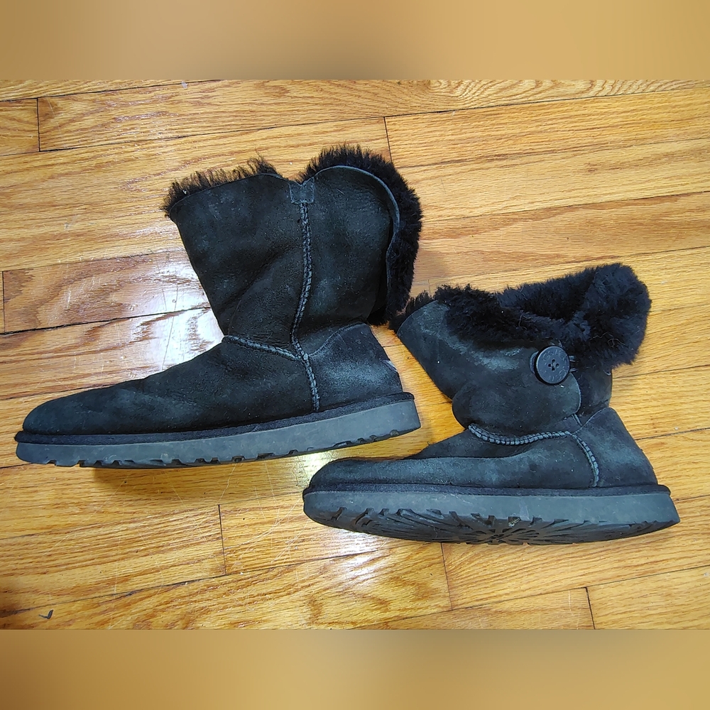 UGG Bailey Button Short Black Suede Boots Women's Size 9